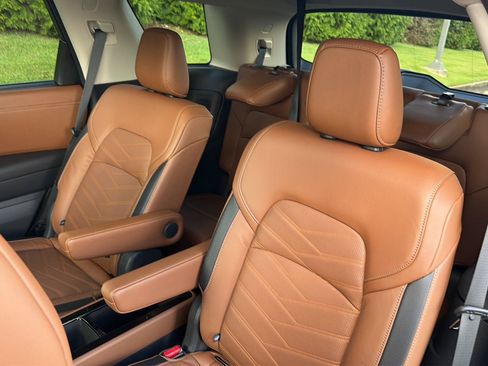 Used 2023 Nissan Pathfinder Platinum FWD image 32