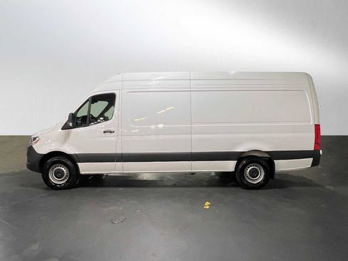 Used 2025 Mercedes-Benz Sprinter 2500 image 6