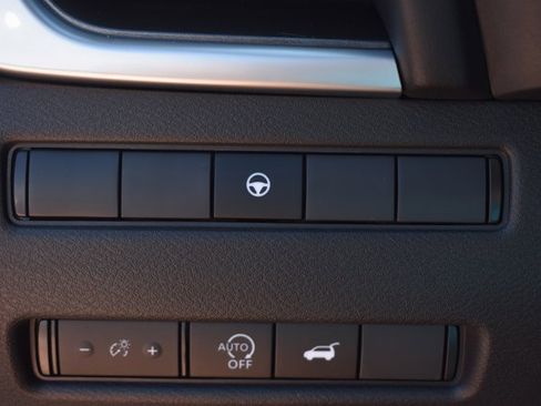 Used 2025 Nissan Rogue SV FWD image 25