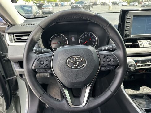 Used 2021 Toyota RAV4 XLE Premium image 18