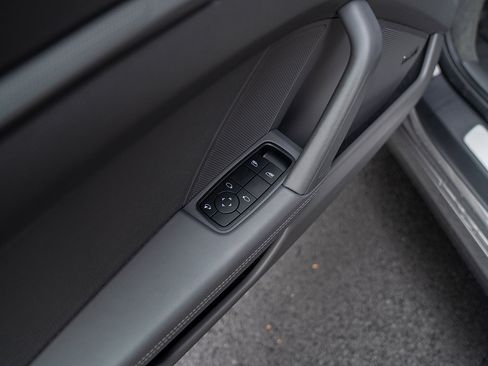 Certified 2022 Porsche 911 Carrera image 18