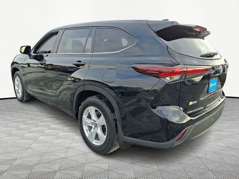Used 2024 Toyota Highlander LE AWD/4WD image 5
