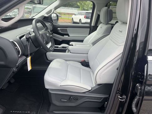 New 2026 Ford Expedition Max Platinum w/ Platinum Ultimate Package AWD/4WD image 11