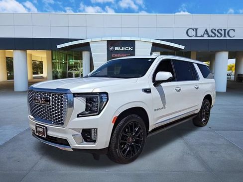 Used 2022 GMC Yukon XL Denali RWD image 3