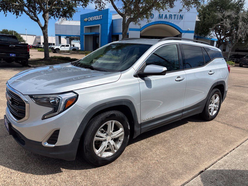Used 2019 GMC Terrain SLE w/ Driver Convenience Package FWD image 1