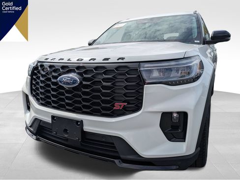 Certified 2025 Ford Explorer ST RWD image 11