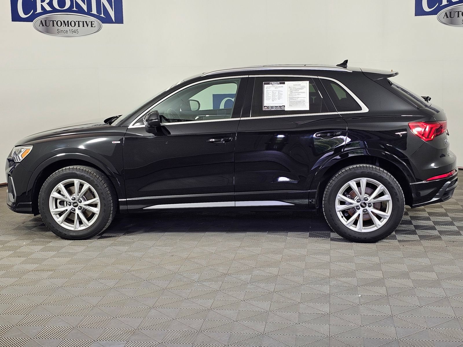 Used 2022 Audi Q3 2.0T Premium Plus w/ Premium Plus Package AWD/4WD image 36