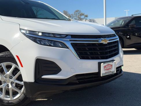 Used 2022 Chevrolet Equinox LS image 3