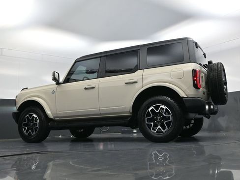 Used 2025 Ford Bronco Outer Banks image 19