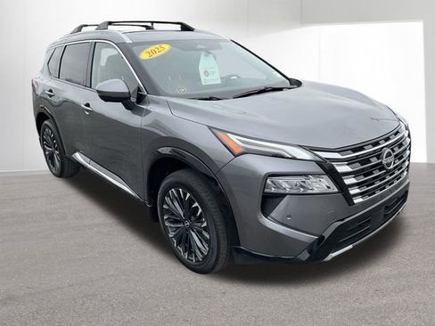 Certified 2025 Nissan Rogue Platinum w/ Platinum Premium Package image 3