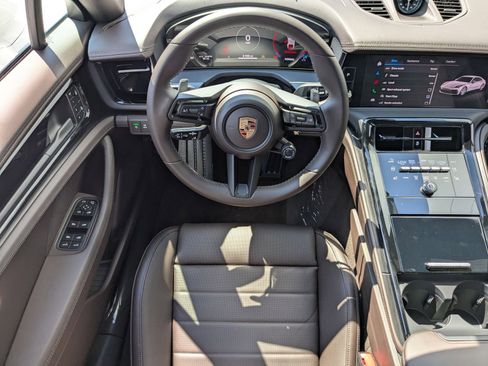 New 2025 Porsche Panamera 4 image 16
