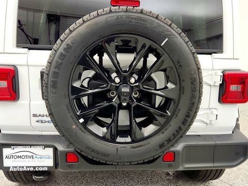 Used 2025 Jeep Wrangler Unlimited Sahara w/ Safety Group image 22