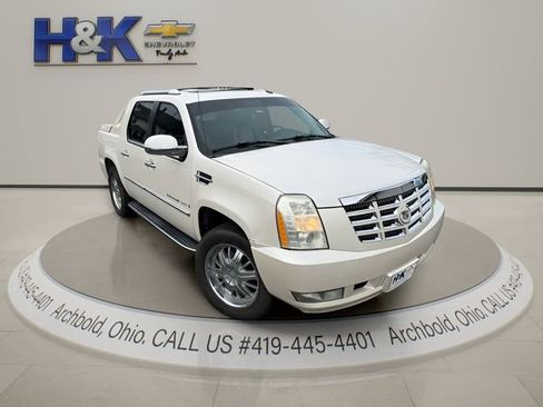 Used 2007 Cadillac Escalade EXT w/ Information Package image 2