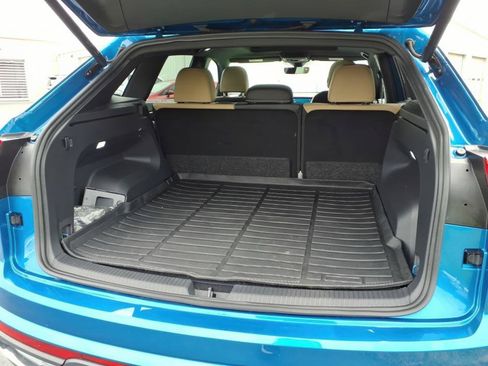 Used 2024 Volkswagen Atlas Cross Sport SE w/ Panoramic Sunroof Package FWD image 5