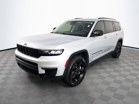 Used 2023 Jeep Grand Cherokee L Limited w/ Black Appearance Package RWD image 3