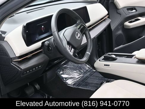 Used 2024 Nissan Ariya AWD image 7