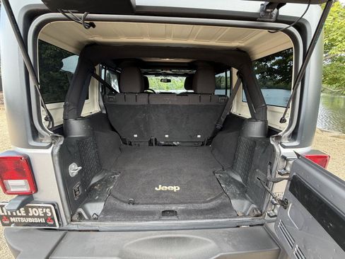 Used 2017 Jeep Wrangler Unlimited Sport w/ Quick Order Package 24S AWD/4WD image 14