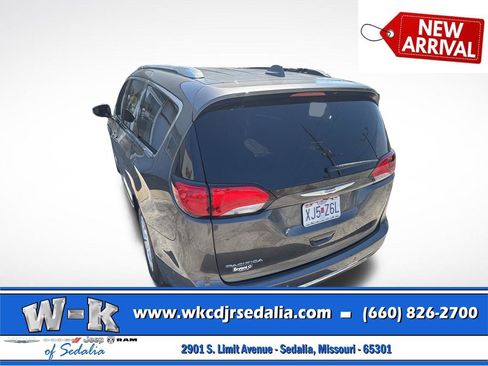 Used 2019 Chrysler Pacifica Touring-L Plus w/ Advanced Safetytec Group FWD image 4