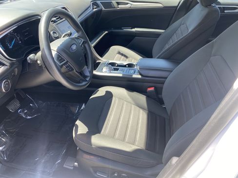 Used 2020 Ford Fusion SE FWD image 16