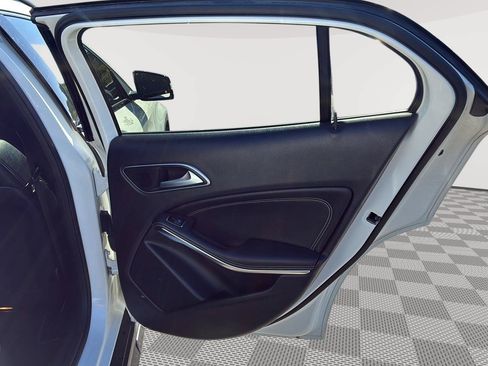Used 2019 Mercedes-Benz GLA 250 4MATIC image 15