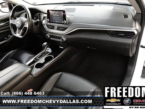 Used 2024 Nissan Altima 2.5 SR FWD image 12