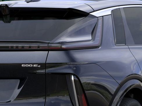 New 2025 Cadillac Lyriq Luxury image 11