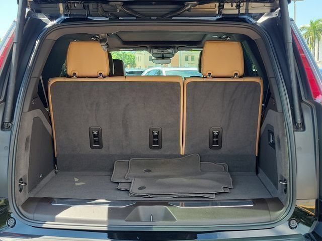 Used 2021 Cadillac Escalade Premium Luxury AWD/4WD image 13