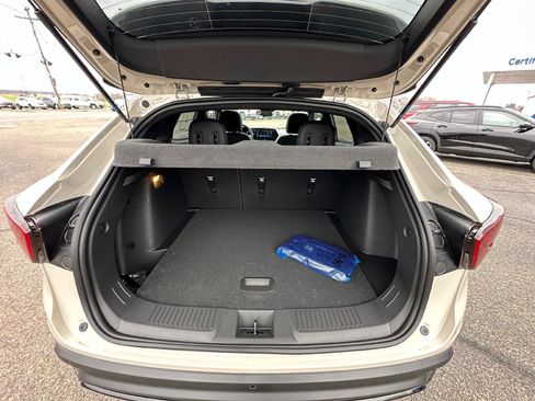 New 2026 Chevrolet Trax RS w/ Sunroof Package FWD image 24