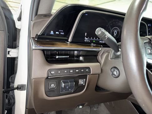 Used 2024 Cadillac Escalade ESV Premium Luxury w/ Performance Package AWD/4WD image 23