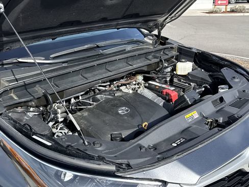 Used 2021 Toyota Highlander XLE image 7