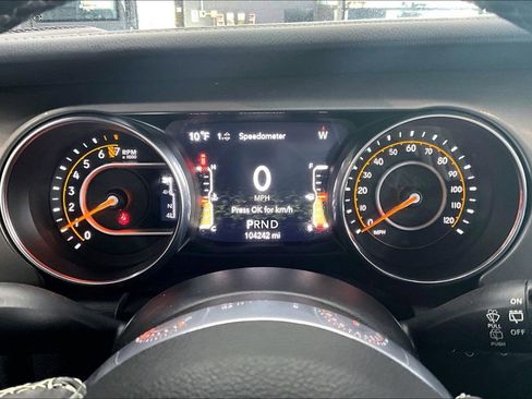 Used 2019 Jeep Wrangler Unlimited Sahara w/ Uconnect 4C Nav & Sound Group AWD/4WD image 12