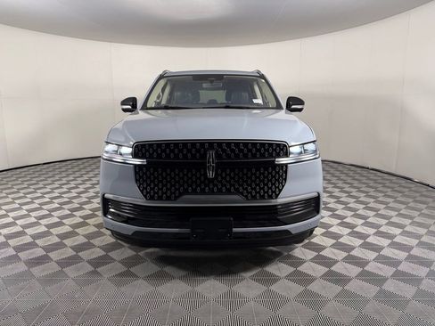 Used 2025 Lincoln Navigator Reserve AWD/4WD image 5