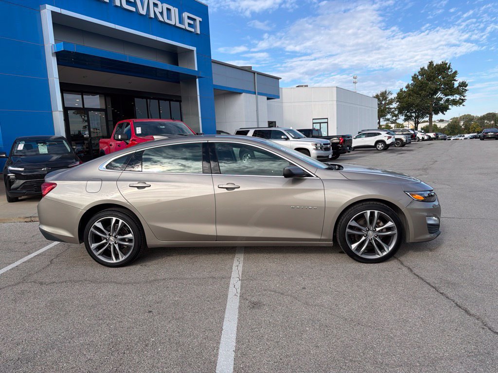 Used 2024 Chevrolet Malibu LT FWD image 2