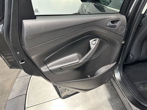 Used 2017 Ford Escape SE w/ Equipment Group 201A image 21