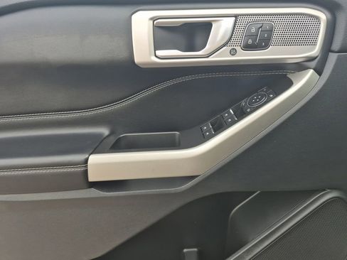 Used 2022 Ford Explorer Limited w/ Equipment Group 301A image 7