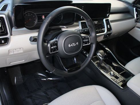 Used 2022 Kia Sorento SX image 4