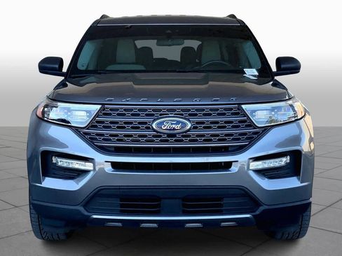 Used 2021 Ford Explorer XLT w/ Equipment Group 202A image 8