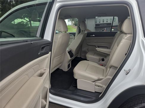 Certified 2023 Volkswagen Atlas SE w/ Black Wheel Package image 26