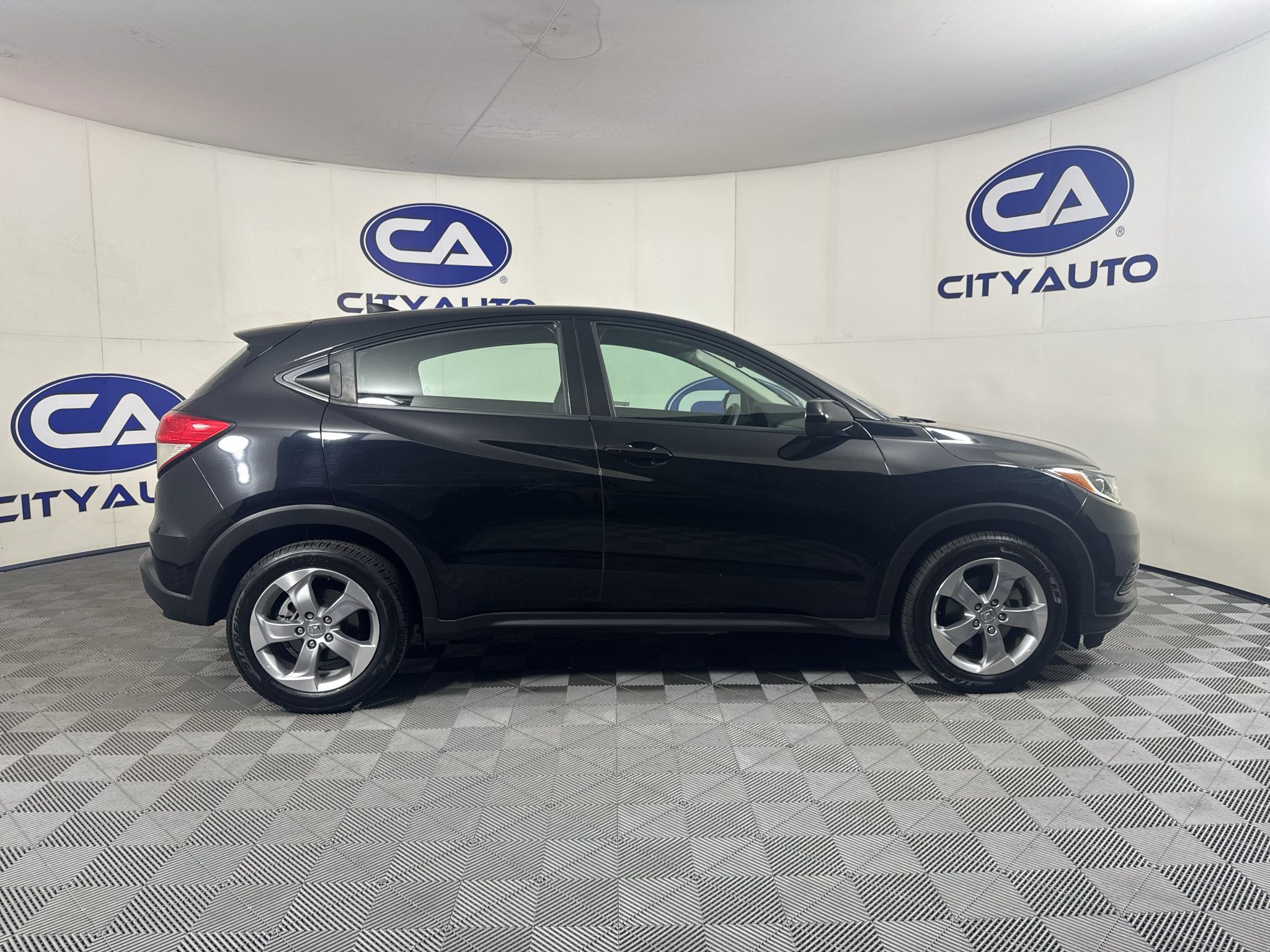 Used 2022 Honda HR-V LX image 2