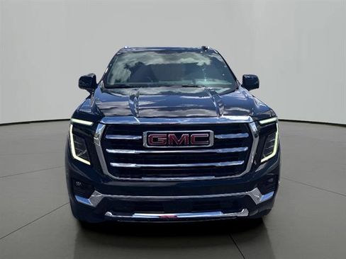 Used 2025 GMC Yukon Elevation w/ Elevation Premium Package AWD/4WD image 8