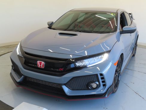 Used 2019 Honda Civic Type R image 9