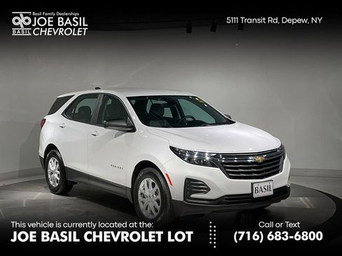 Used 2023 Chevrolet Equinox LS image 1