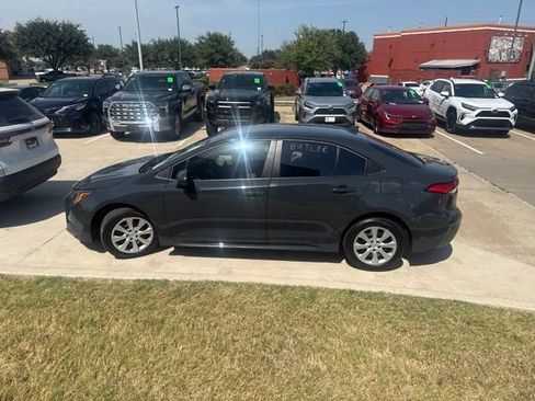 Used 2025 Toyota Corolla LE FWD image 5