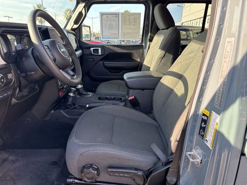 Certified 2024 Jeep Wrangler Unlimited image 13
