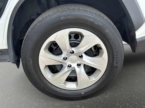Used 2021 Toyota RAV4 LE FWD image 9