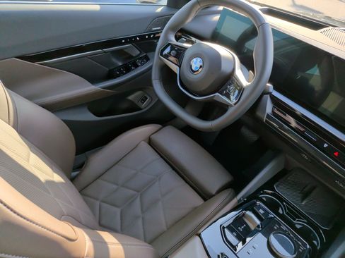 Certified 2026 BMW 530i RWD image 31