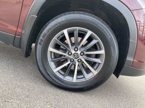 Used 2019 Toyota Highlander XLE image 11