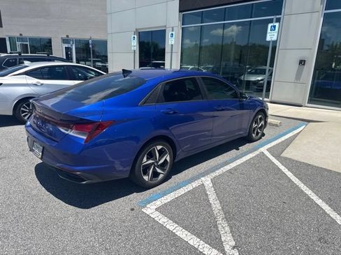 Used 2023 Hyundai Elantra SEL w/ Convenience Package FWD image 4