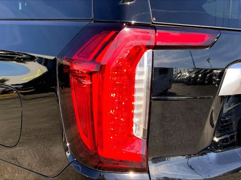 Used 2022 GMC Yukon XL Denali w/ Denali Premium Package image 24