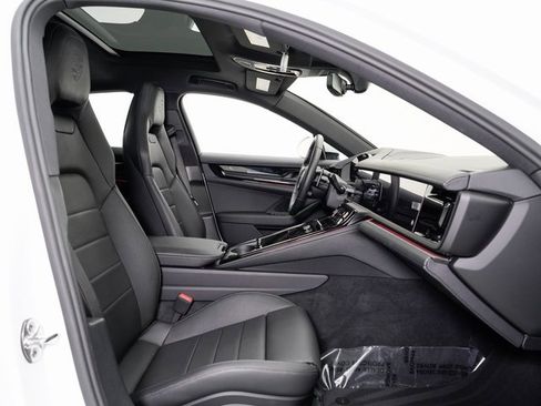Used 2025 Porsche Panamera 4 image 22